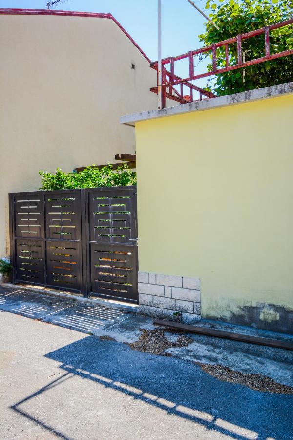Apartment Grey&Yellow Zadar Exterior foto